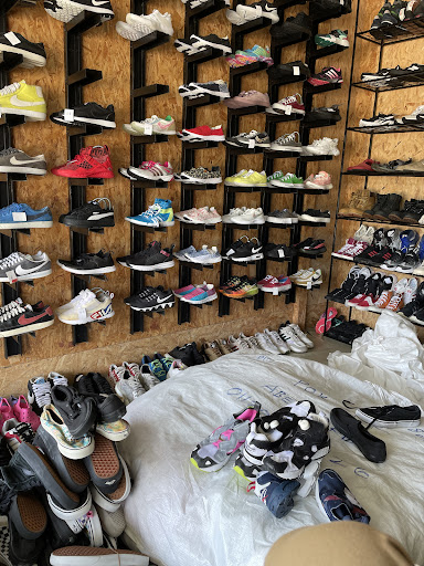 LAKU SOKMO KEDAI KASUT TERPAKAI