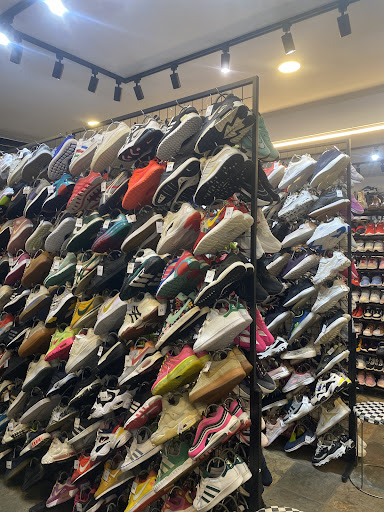 Kenoi Thrift Store