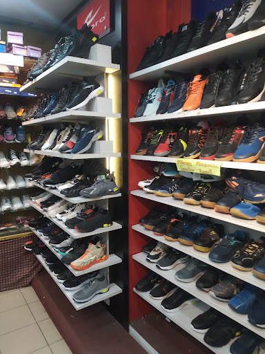 Kedai Kasut Law Yaw