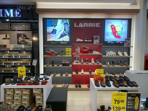 Larrie Men Pasaraya Pantai Timor Raub