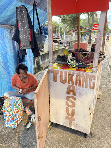 Al Hafiz Tukang Klinik Kasut