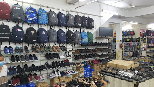 Kedai Kasut Kien Lip • 建立鞋店
