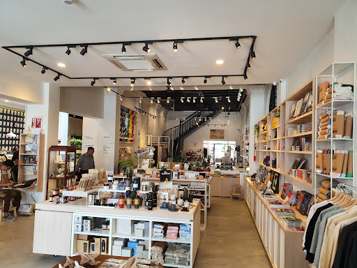 Mano Plus Select Store