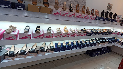 SEPATU DIHAIRA